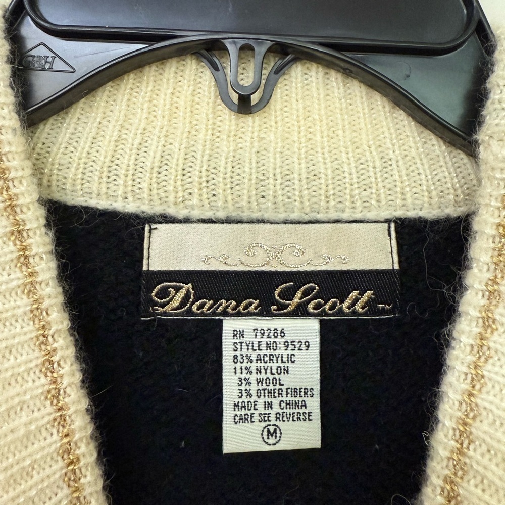 Dana Scott- Dress/ Crew Neck Sweater with Festive Floral Design - Picture 5 of 5